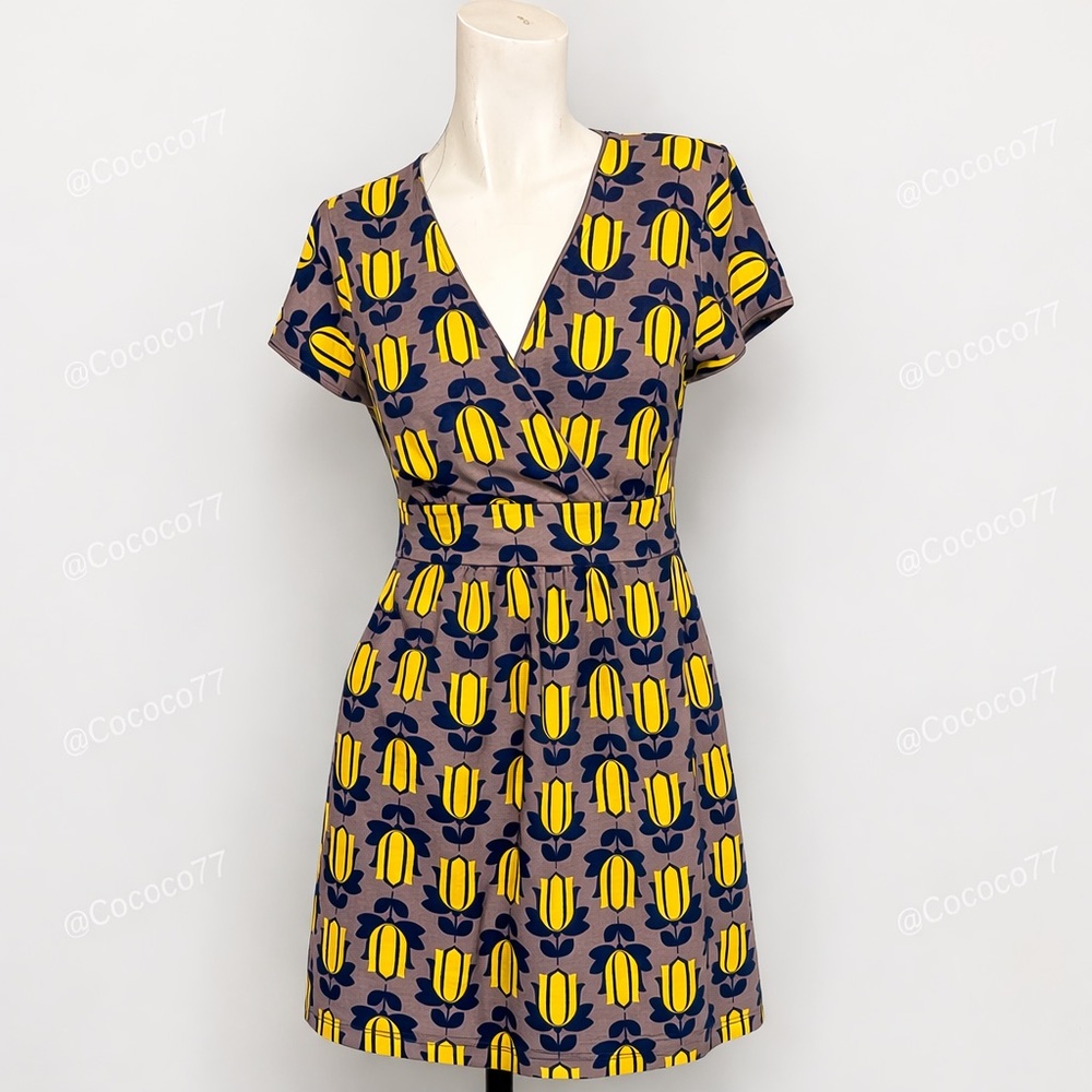 Cabi Floral Dress Size M Boho V-neck Empire Waist Teacher Style Spring Dress